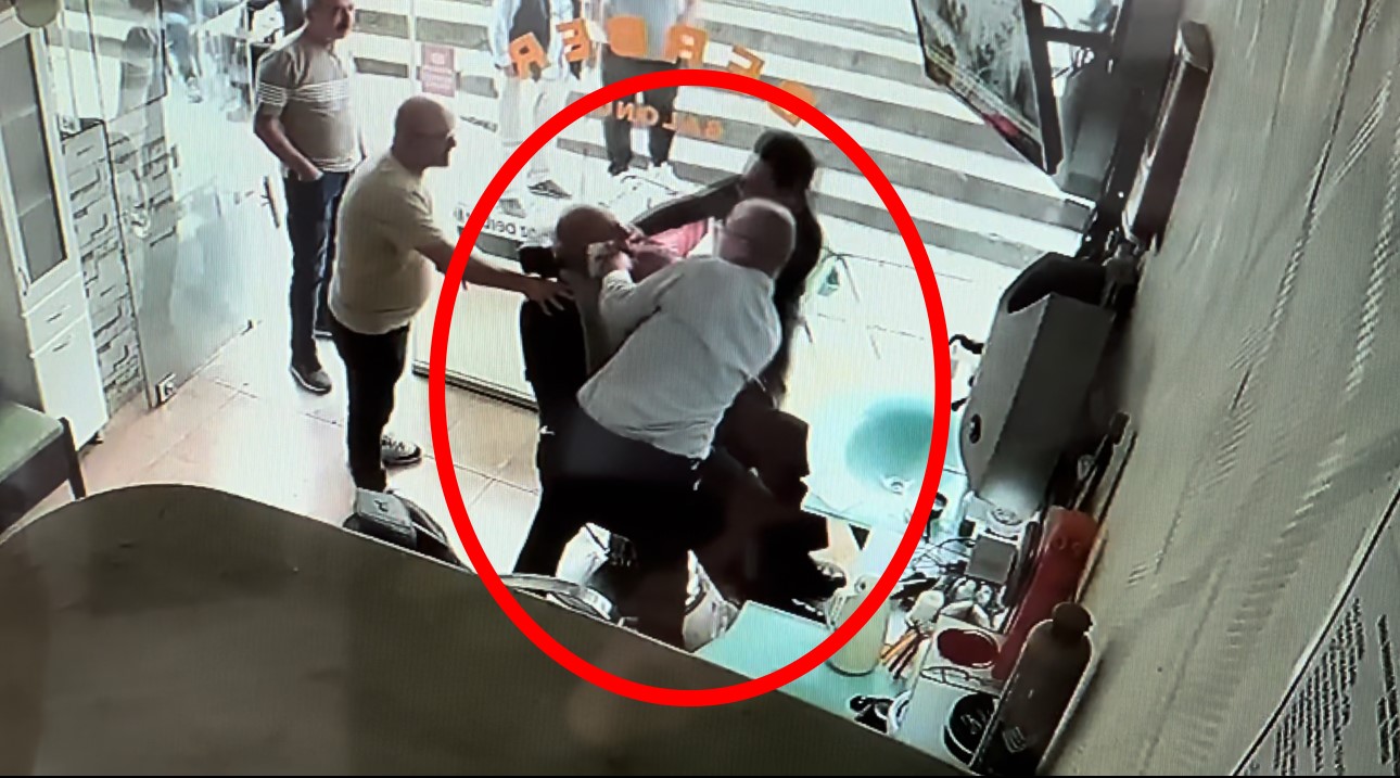 Görüntüler Bursa’dan… Berber koltuğunda ölümden döndü