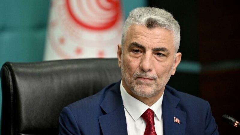 Ticaret Bakanı Ömer Bolat, asgari ücretin gündeme gelmesiyle fiyatların şişirildiğini
