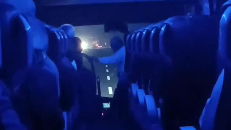 Otobüs şoförleri seyir halindeyken yer değiştirdi