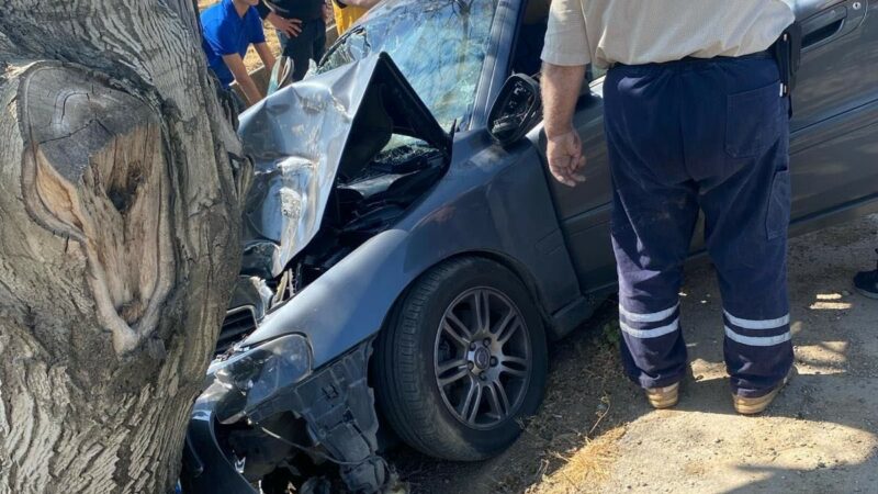 Bursa’da otomobil sulama kanalına düştü Bursa’da sürücünün direksiyon hakimiyetini kaybetmesiyle otomobil sulama kanalına düştü. Sulama