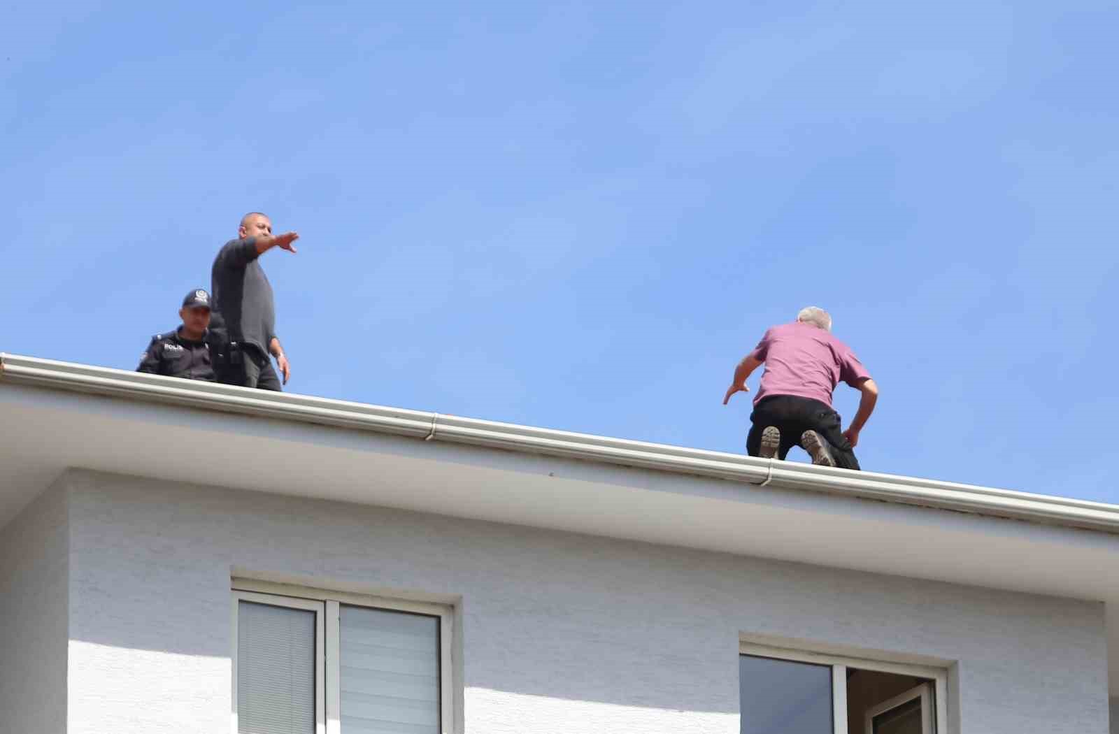 Bursa’da BUSKİ’nin çatısında intihar girişimi! Bursa’da BUSKİ’nin çatısında intihar girişimi!