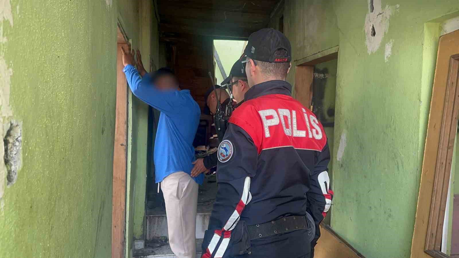 Bursa’da şok baskın! Polis bile şaşkına döndü