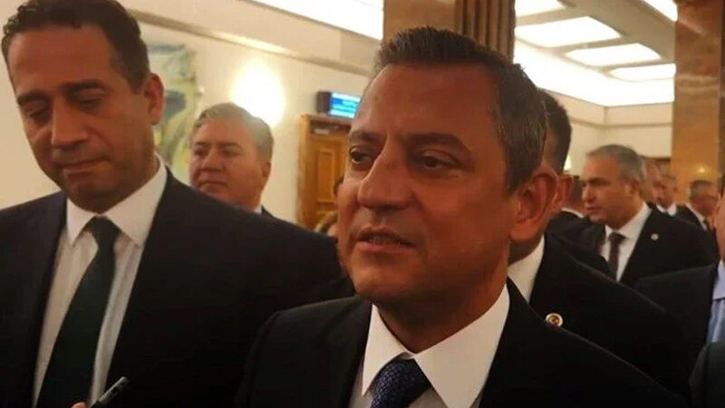 Özgür Özel: Cumhurbaşkanı Erdoğan’la haftaya görüşmeyi planlıyoruz Cumhuriyet Halk Partisi Genel Başkanı Özgür Özel, Cumhurbaşkanı Recep Tayyip