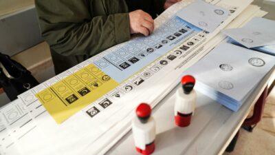 Hangi partilerin oyu arttı, hangilerinin düştü?