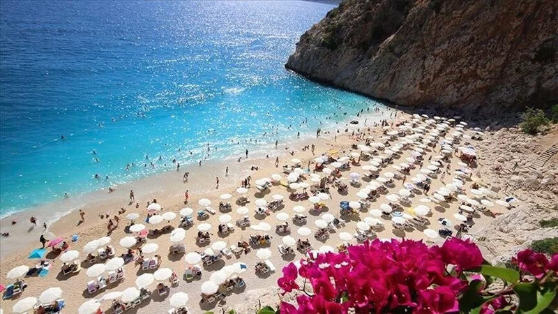 Tatil planı yapanlar dikkat! Önemli uyarı Tüketici dernekleri, yaklaşan tatil sezonu öncesinde erken rezervasyon yapmak isteyen