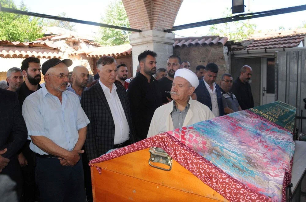 Cinayet kurbanı Petek’e gözyaşlarıyla veda