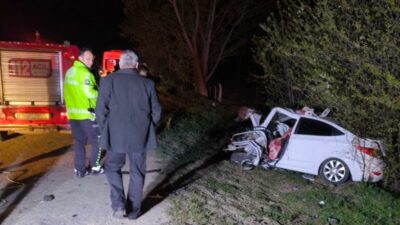 İki otomobil kafa kafaya çarpıştı: 1 ölü, 5 yaralı