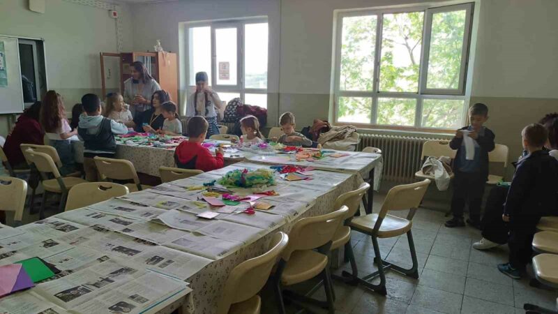 Bursa’da üniversiteliler köye kütüphane kurdu Ankara-Bilkent Üniversitesi’nden bir grup gönüllü, Mustafakemalpaşa’nın Tatkavaklı ilk ve ortaokuluna