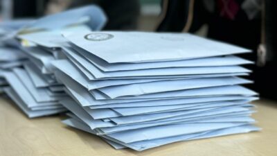 Partilerini değiştirdiler ama koltuklarını korudular