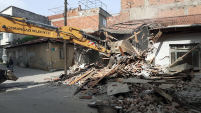 Bursa’da yıkımlar tüm hızıyla sürüyor