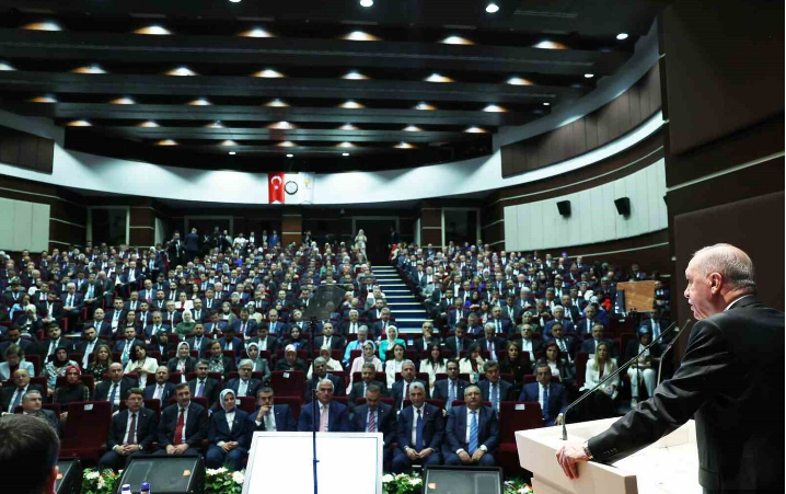 Siyaset yeniden mi şekilleniyor? AK Parti’nin yenilenmesi nasıl olacak?