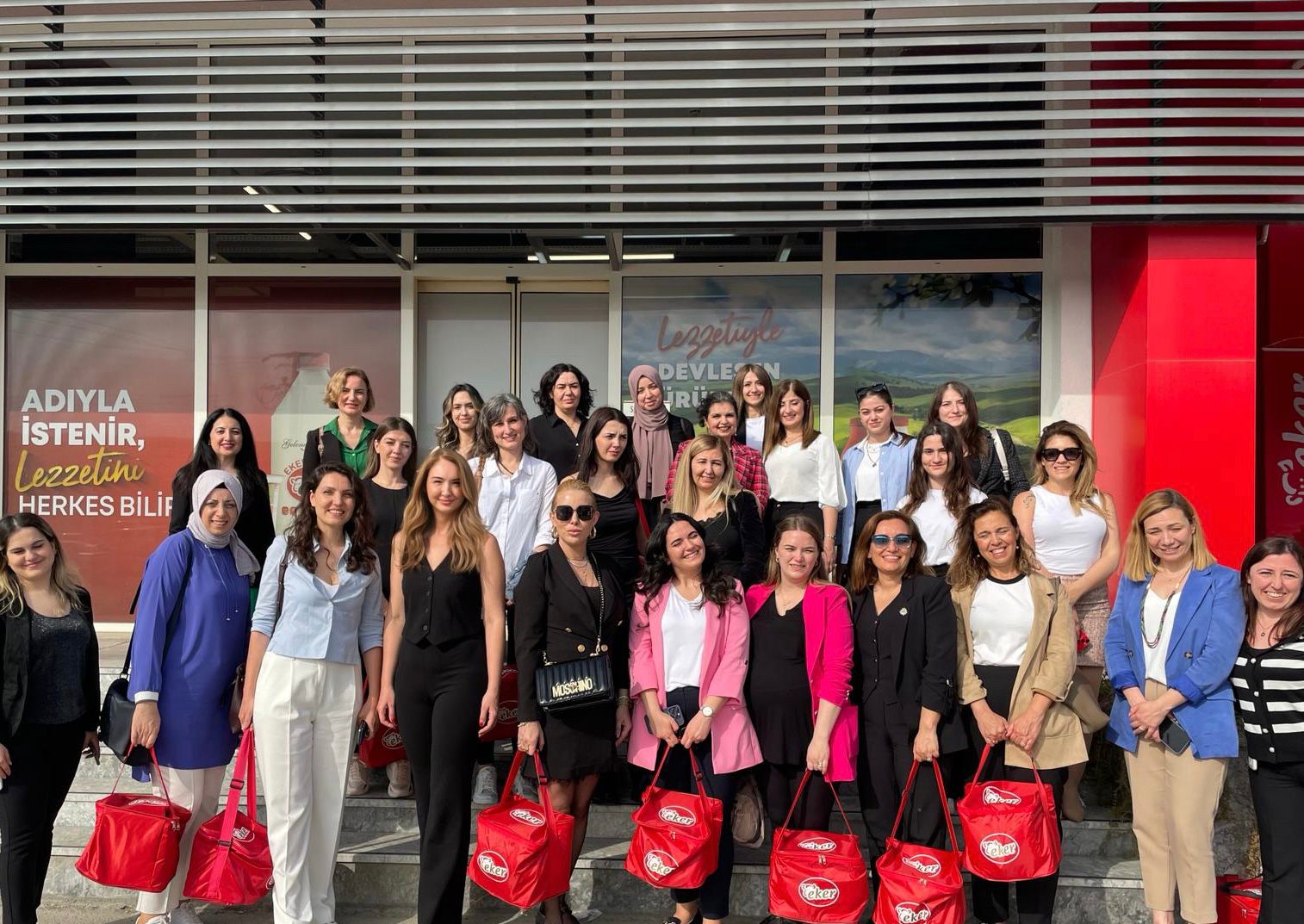 Kadının Güçlenmesi Bursa Platformu üyeleri, Eker Süt Ürünleri fabrikasında buluştu