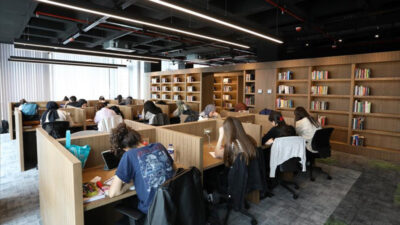 Bursa’da gençlerin yeni mekanı! Günün her saati dolup taşıyor