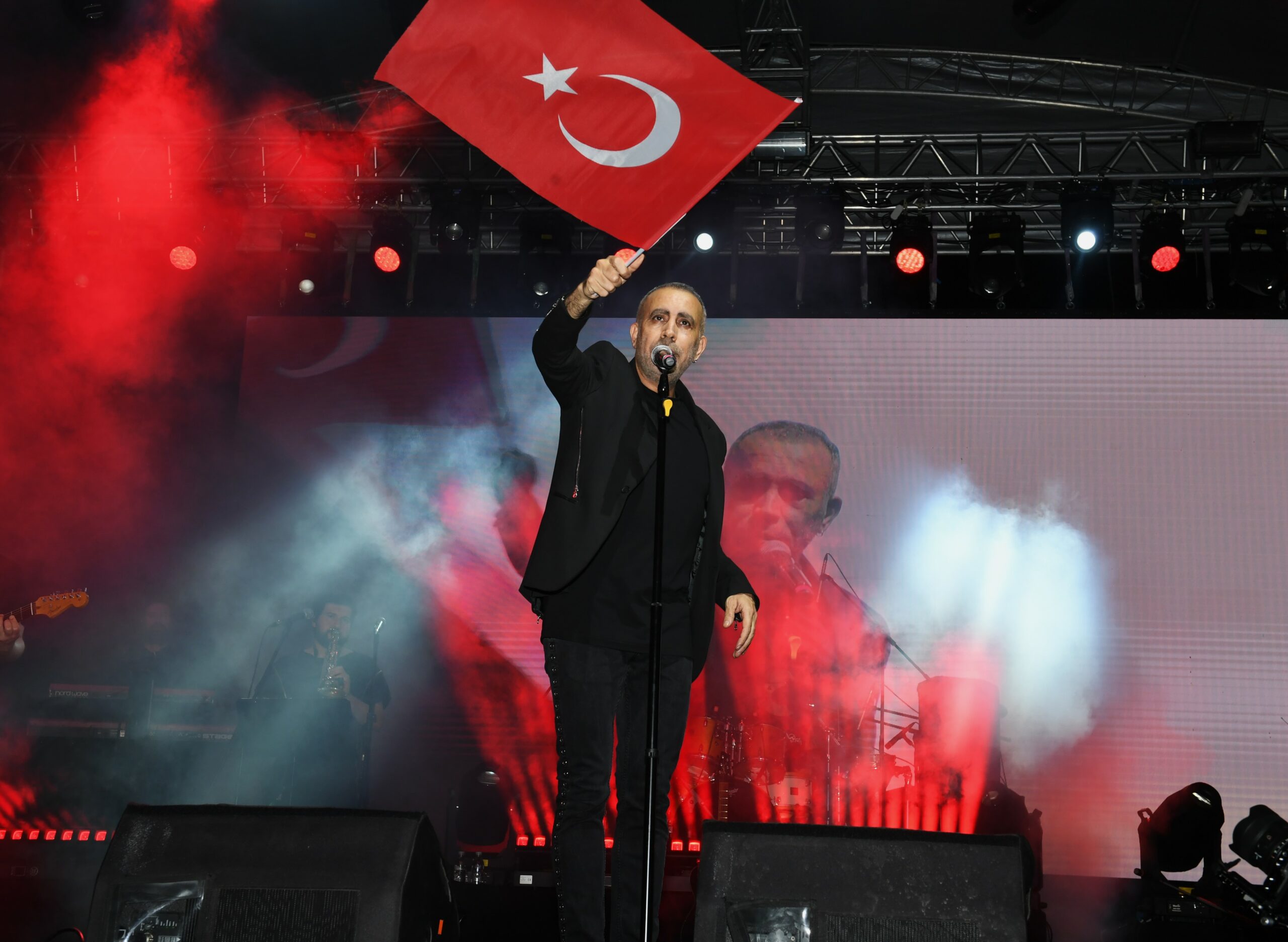 Bursa'da Haluk Levent rüzgarı 3 19 1 1 scaled