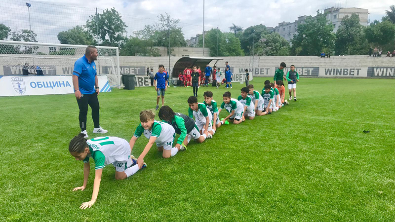 Bulgaristan’da Timsah yürüyüşü! Bulgaristan’da Timsah yürüyüşü!