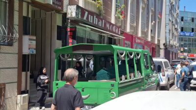 Polis memuru evinde ölü bulundu