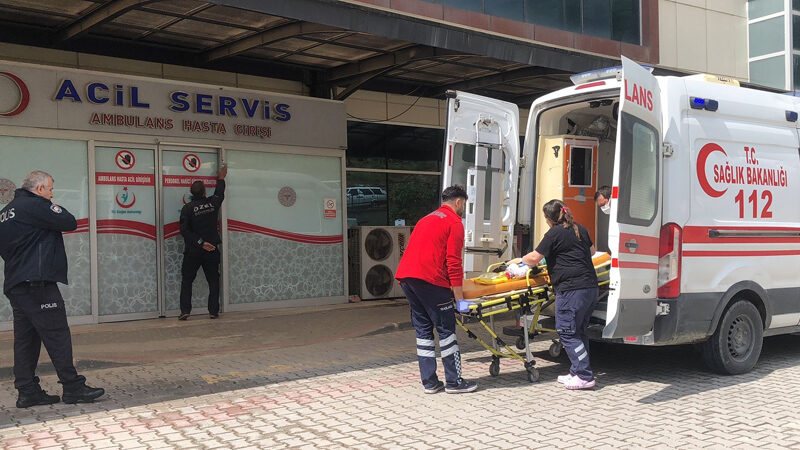 Bursa’da feci olay! 3 yaşındaki çocuk… Bursa’nın Gemlik ilçesinde, oturdukları apartmanın 3’üncü katındaki balkondan toprak zemine