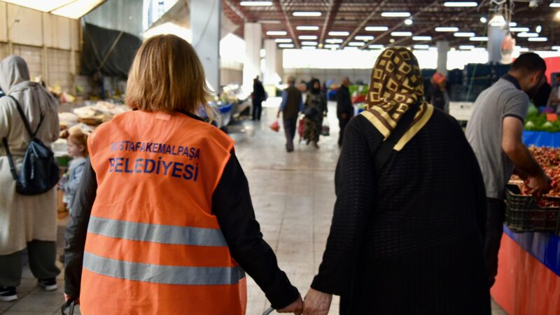 Mustafakemalpaşa Belediye Başkanı Şükrü Erdem, yaşlı ve engelliler için yeni