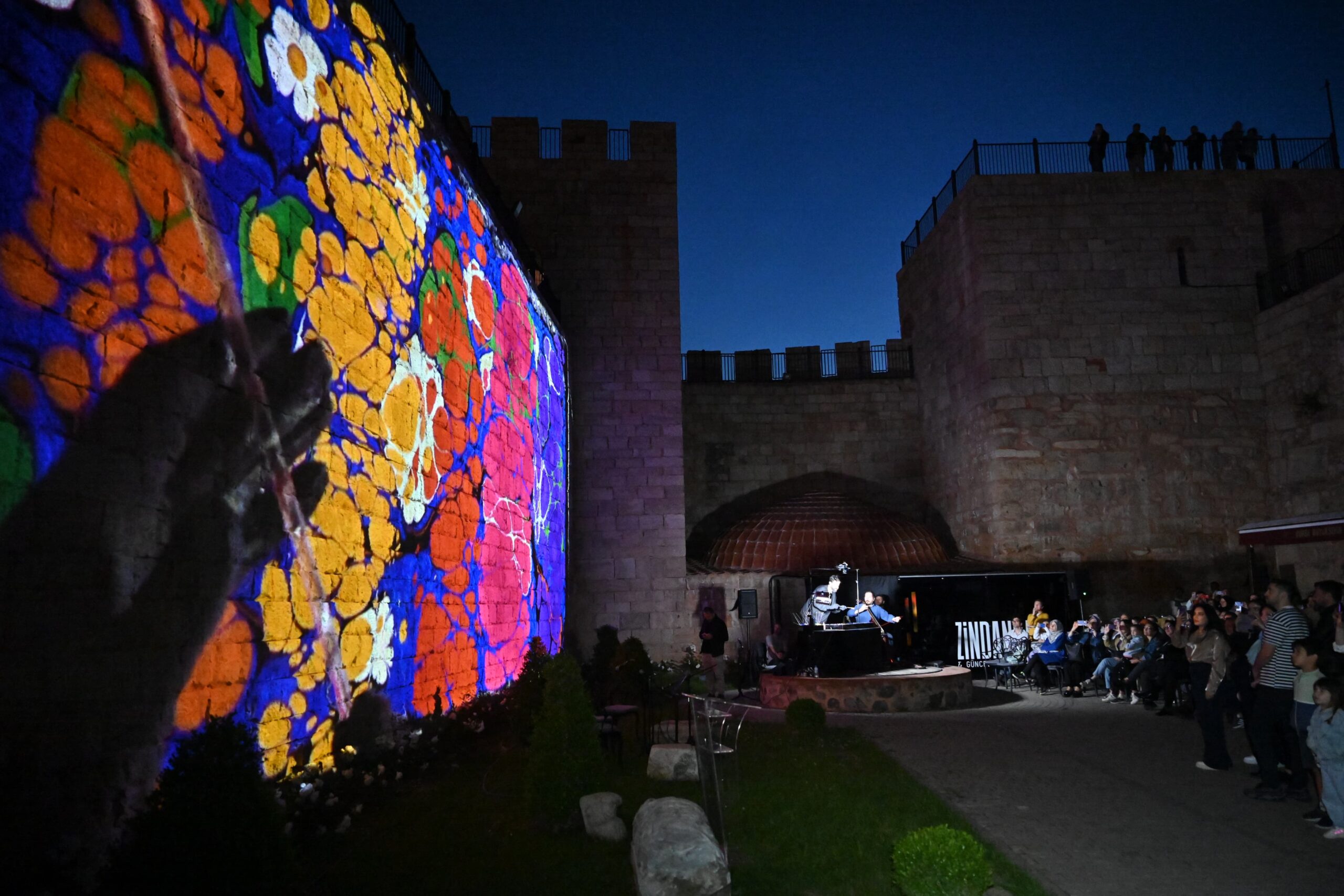 Bursa’da görsel şölen! Sanat teknolojiyle buluştu