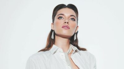 Son pozlarıyla olay oldu! Güzelliğiyle hayran bıraktı…