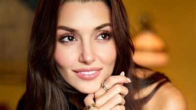 Kırmızı dekolteli elbisesi ile yaktı geçti!