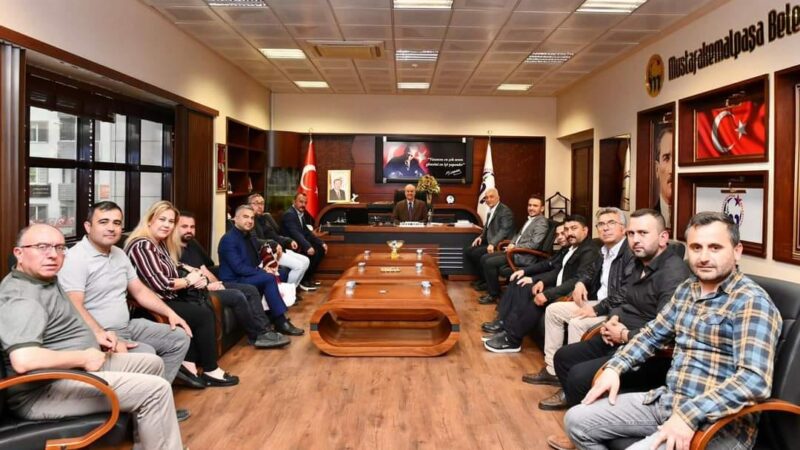Yörük Türkmenlerden Başkan Şükrü Erdem’e ziyaret Merkezi Bursa'da bulunan TDYTB ve BUYTÜDEF'in başkanı İrfan Tatlıoğlu ve