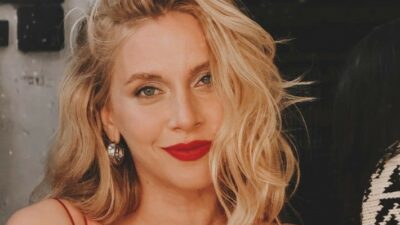 Şımarık kız pozuna binlerce beğeni!