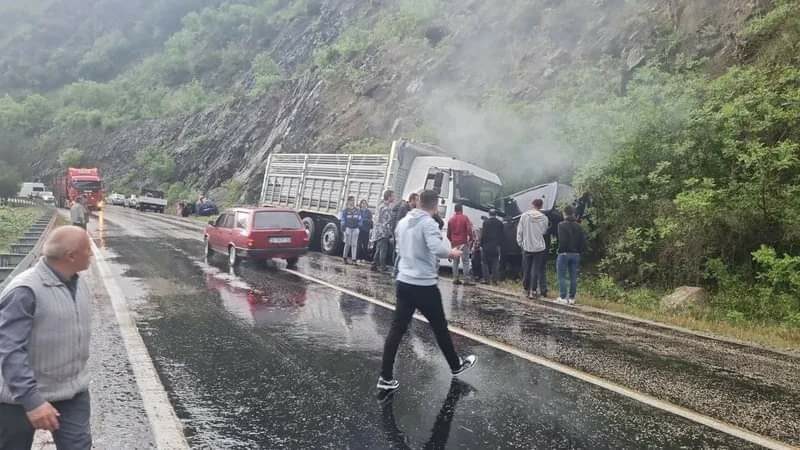 Olay Gazetesi Yazarı Ahmet Emin Yılmaz, Orhaneli Yolu’ndaki sıkıntıyı köşesinde
