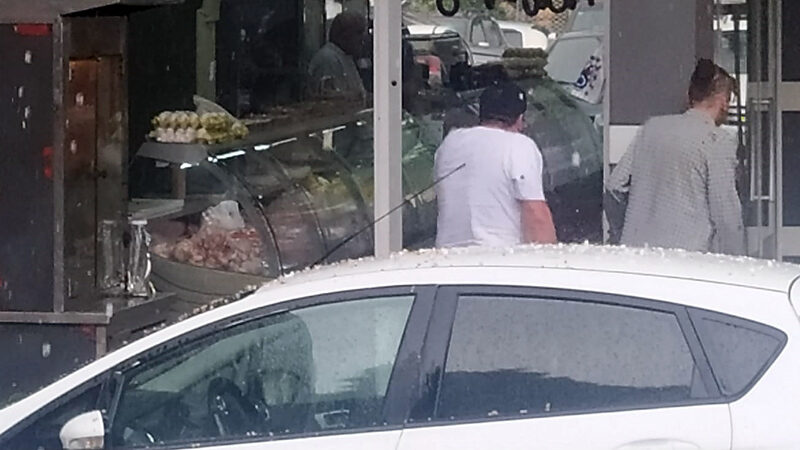 Bursa’nın bu ilçesini dolu vurdu Bursa'da, Meteoroloji'nin yaptığı, ‘sarı’ kodlu uyarının ardından, Yenişehir ilçesinde dolu