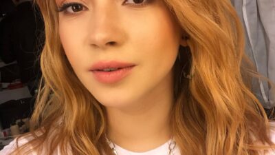 Başörtülü albüm kapağı gündem oldu!