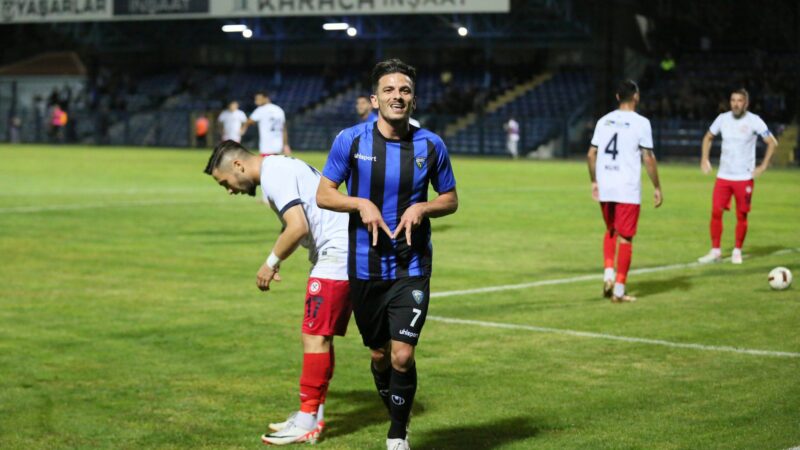 2.Lig’deki Bursa ekibinin golcüsünden tarihi başarı Karacabey Belediyespor futbolcusu Ersel Aslıyüksek, TFF 2. Lig Beyaz Grup’ta