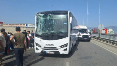 Manisa’da işçi servisleri otobüsle çarpıştı: 35 yaralı