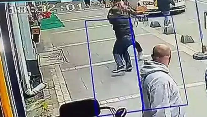 Dehşet! Başına keserle vurulan kişi yaralandı