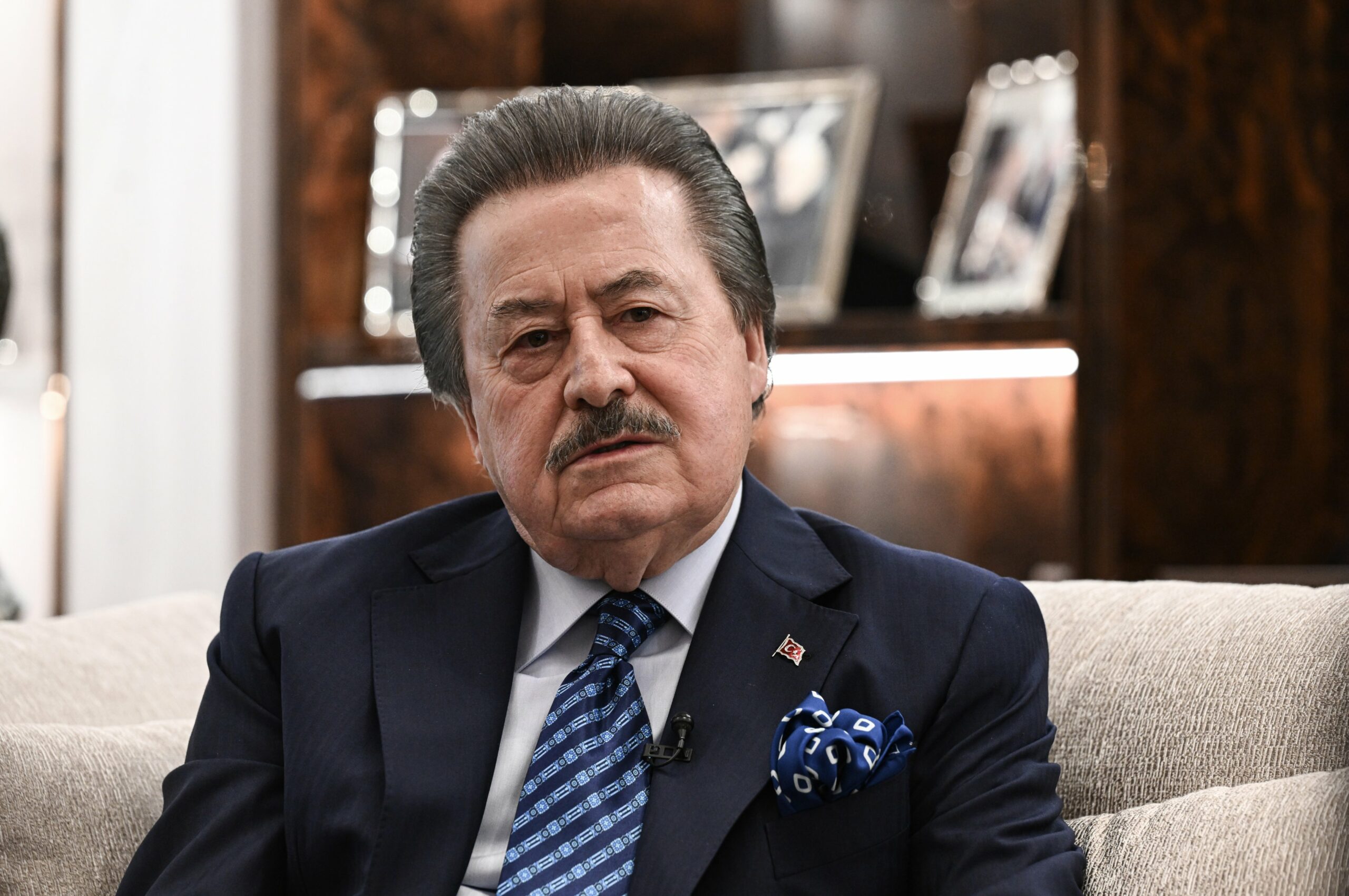 Devlet eski Bakanı Cavit Çağlar’dan önemli mesaj: ‘Siyasiler kavgayı bırakıp barışı sağlasınlar’ Devlet eski Bakanı Cavit Çağlar’dan önemli mesaj: ‘Siyasiler kavgayı bırakıp barışı sağlasınlar’