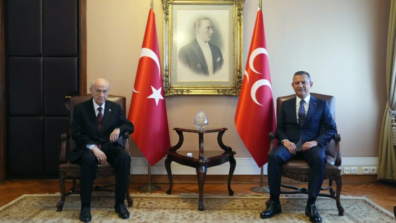 7 yıl sonra bir ilk; CHP lideri Özel’den Bahçeli’ye ziyaret CHP Genel Başkanı Özgür Özel, MHP Genel Başkanı Devlet Bahçeli'yi