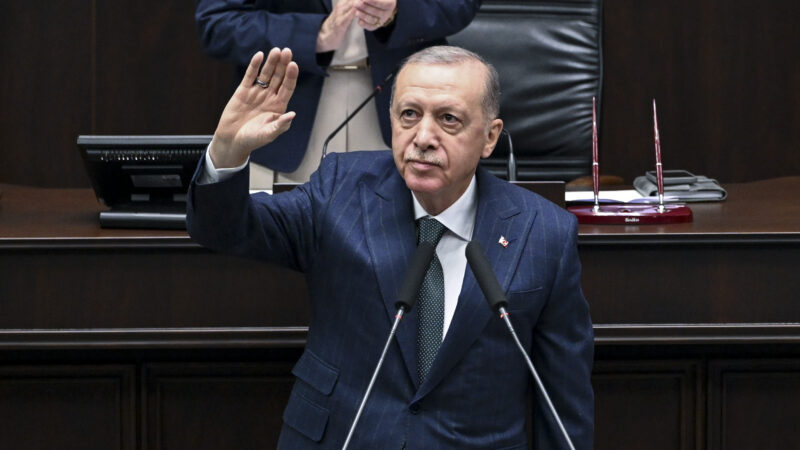 Cumhurbaşkanı Erdoğan; ‘Bürokratik vesayete izin vermeyiz’ Cumhurbaşkanı Recep Tayyip Erdoğan, “Çetin mücadeleler sonucu gerilettiğimiz bürokratik vesayetin