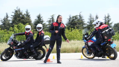 Jandarmada tek! Bursa’da sürüş eğitimi veriyor