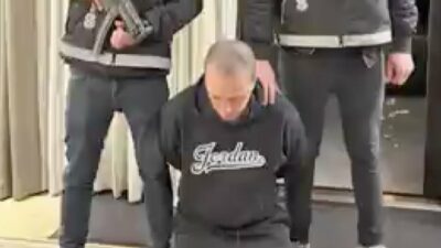 Kırmızı bültenle aranan iki kişi İstanbul’da yakalandı