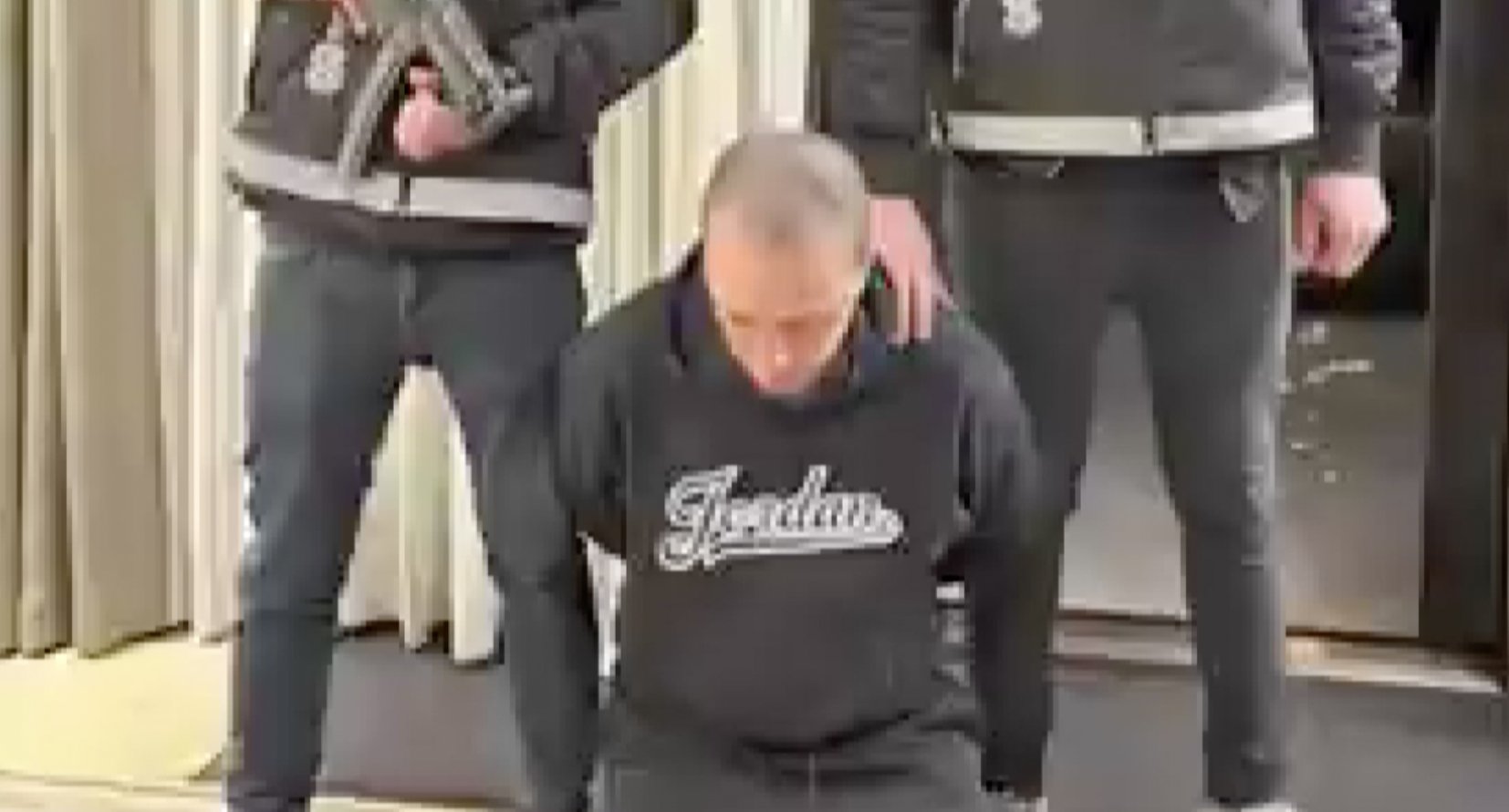 Kırmızı bültenle aranan iki kişi İstanbul’da yakalandı