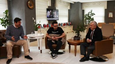 Başkan Özdemir’den gençlere ‘yanınızdayız’ mesajı