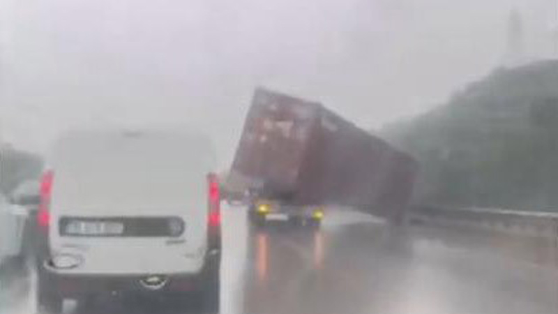 Bursa’da sağanak ve dolu hayatı felç etti