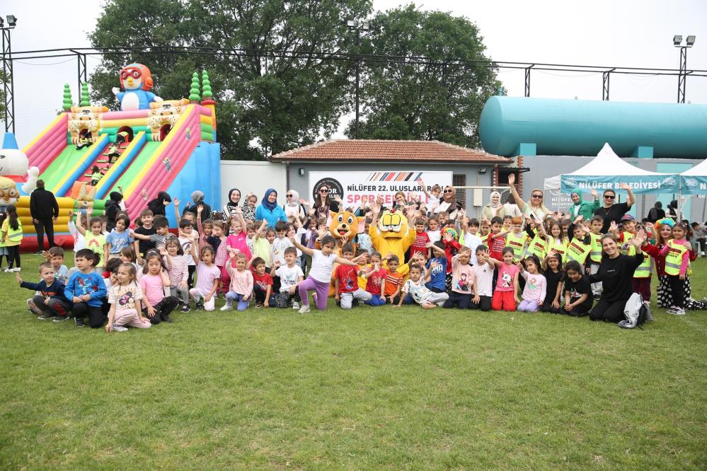 Bursa’da miniklerin renkli spor şenliği