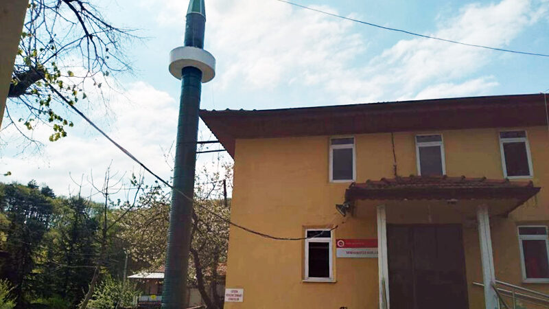 Bursa’daki bu caminin minaresi çok farklı Bursa'nın İznik ilçesindeki bir köyde görev yapan imam minaresi bulunmayan
