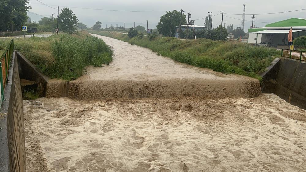 Bursa’nın bu ilçesini dolu ve sağanak vurdu