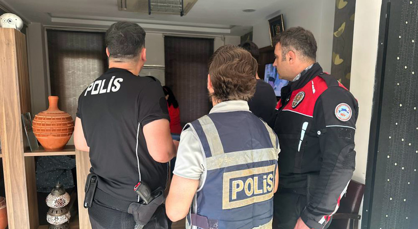 Bursa’da masaj salonlarına şok baskın