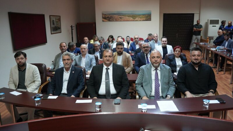Başkan Usta: “İznik Gölü çevresinde, vahşi sulama ve ilaçlama çalışmalarında çok dikkatli olunmalı” İznik Gölünü Koruma Birliği meclisinde konuşan İznik Belediye Başkanı Kağan