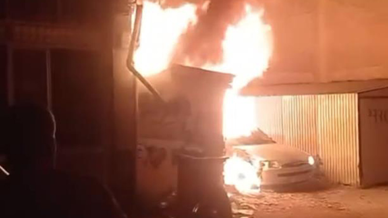 Bursa’da korku dolu dakikalar! Park halindeki iki otomobil…