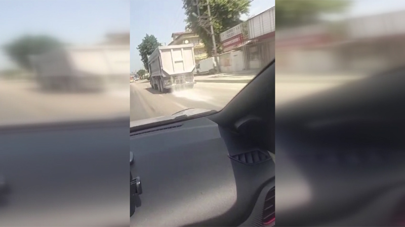 Görüntüler Bursa’dan… Seyir halindeki kamyon…