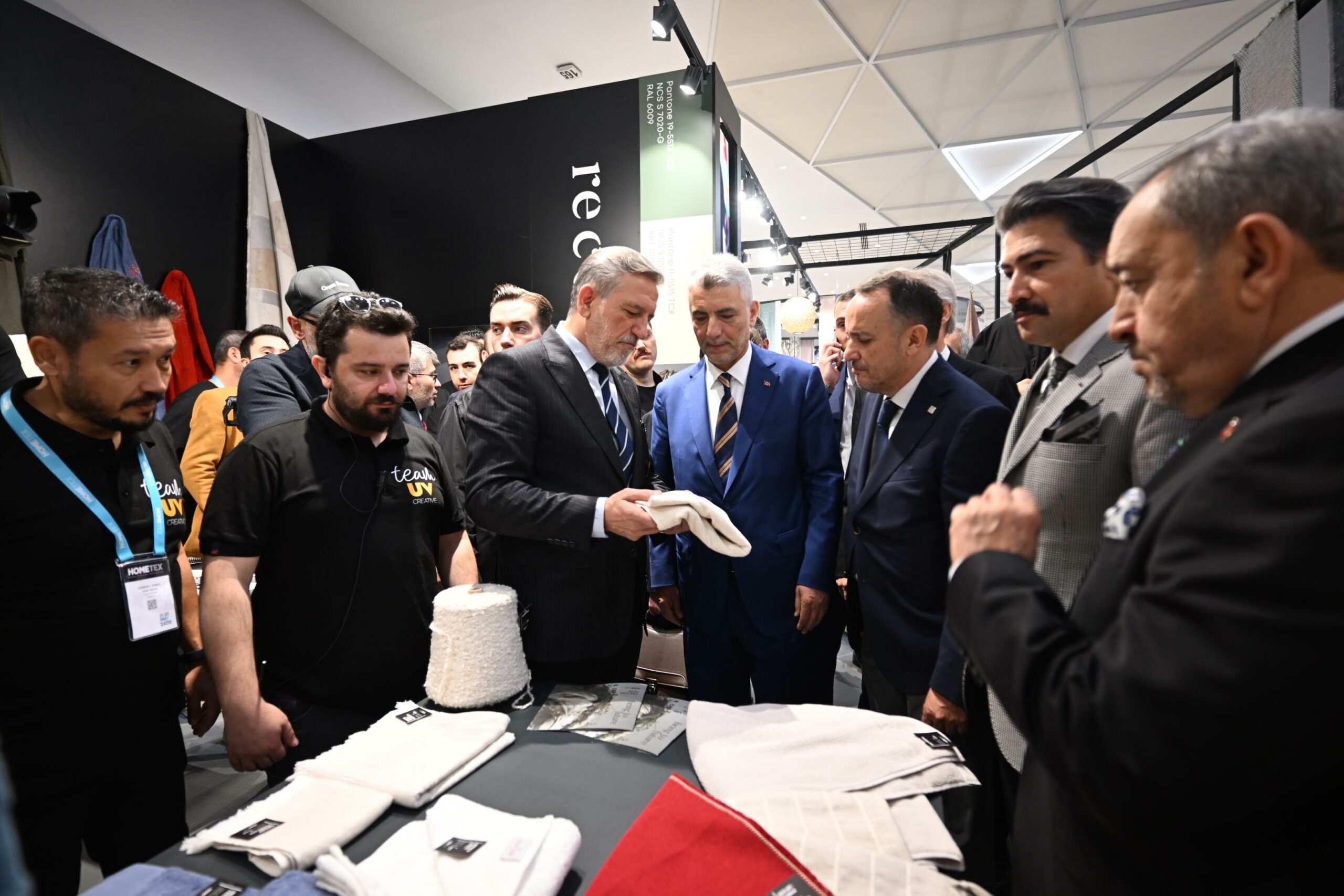 Ticaret Bakanı Bolat’tan HOMETEX Fuarı’na ziyaret