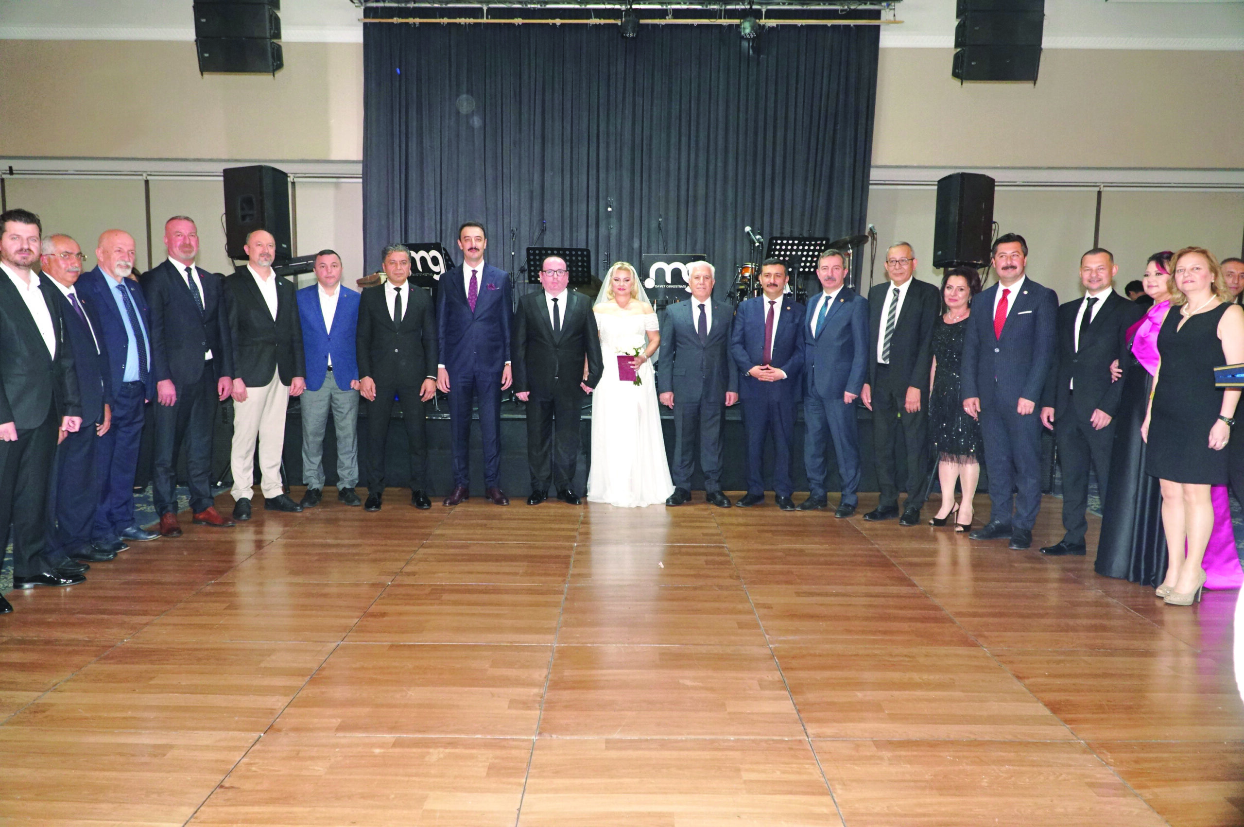 Bursa’da siyaset ve iş dünyasını buluşturan düğün; Mutluluğa atılan imza…